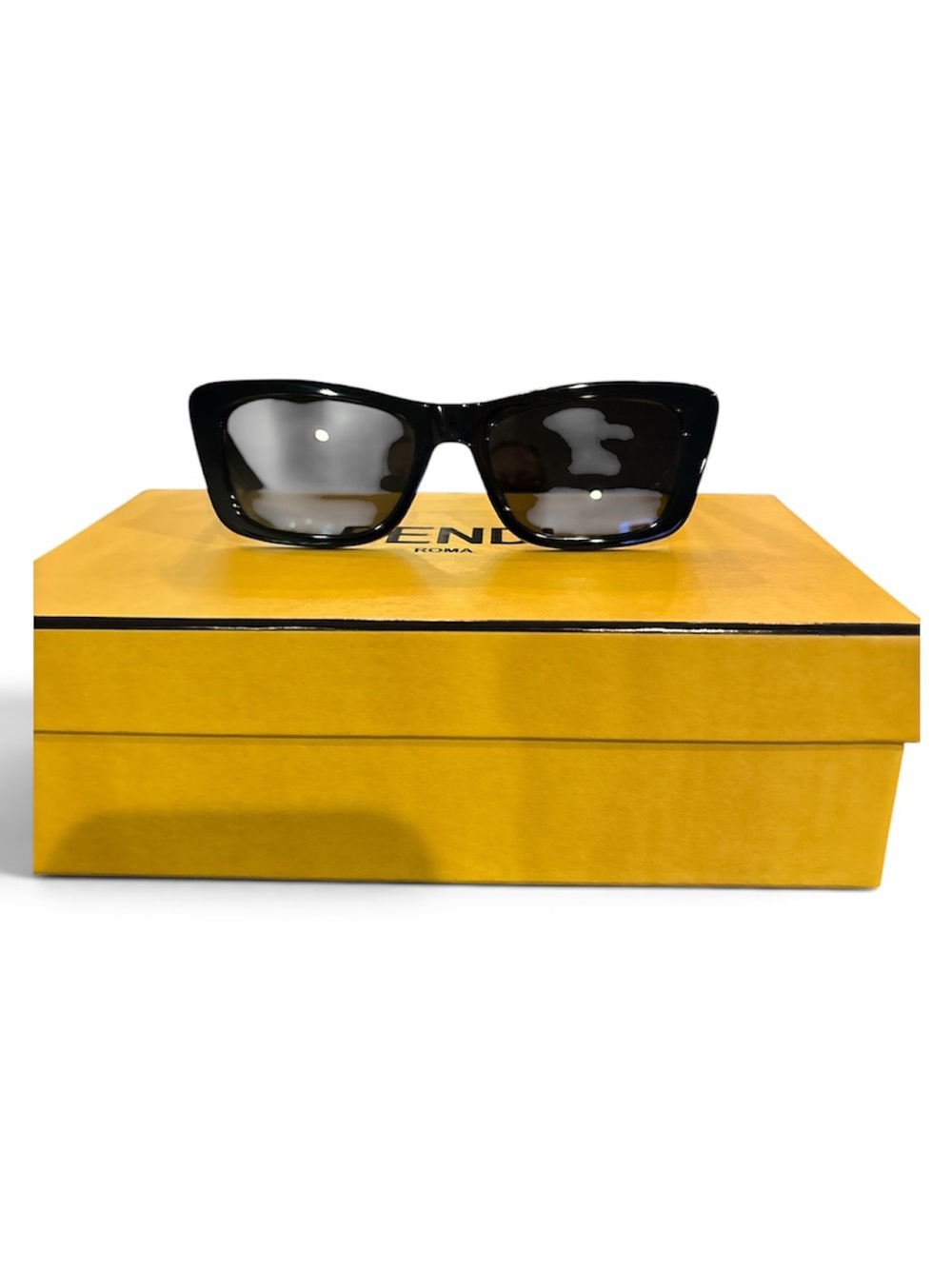 Fendi Lettering FE40185I 01N Black Square Sunglasses